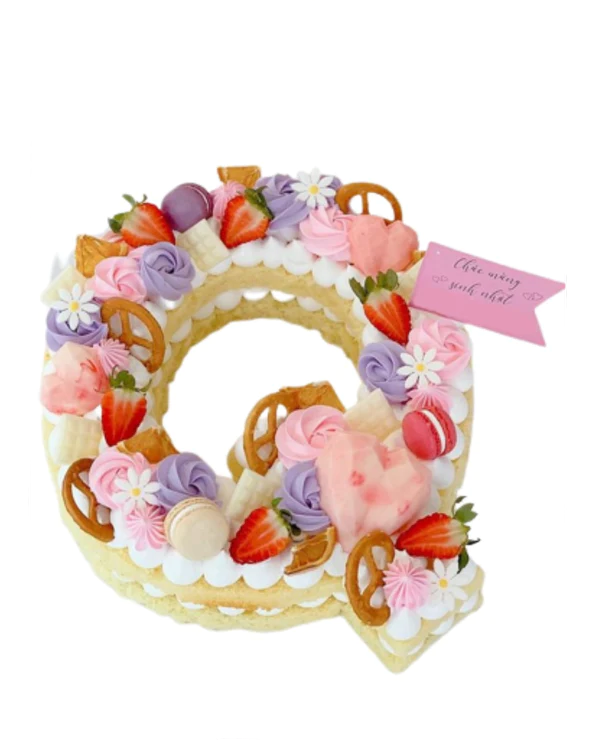 Letter Q Cake